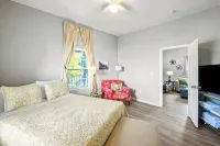 Hollywood of the south 3bed 2bath, Short walk to the square