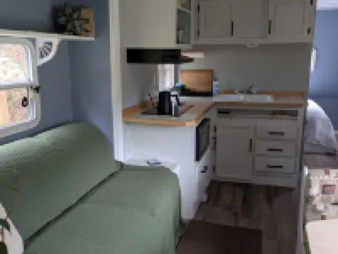 Cozy Tiny Home in Charming Bristol VT, Close to Skiing, Hiking, Swimming Holes Hotels in Addison County