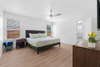 New Remodeled 4BR - Pool+Jacuzzi+PoolTable+Karaoke Stage+Arcades near Domain