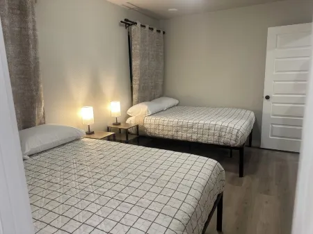 Charming 3-bedroom, 6 beds, 2 bathroom, house with AC and WiFi in awesome Odessa