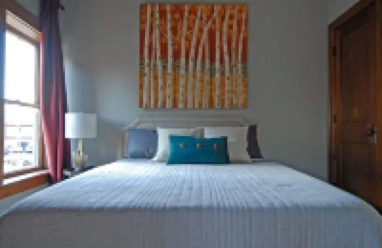 "City View " Super Cozy Downtown Loft Apartment