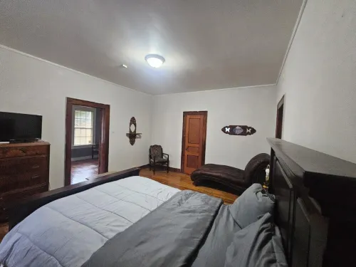 Charming family retreat Hotels in Leflore County