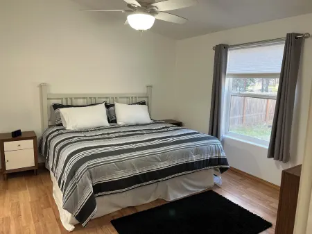 Pine Hollow Lakehouse Retreat Отели в г. Пайн Холлоу