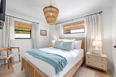 Charming Blue Mountain Bungalow in 30A. Walk or Golf Cart down to the sand.