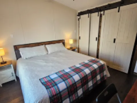 Charming 2-bedroom house with WiFi, AC in Red Cloud Hotels in Red Cloud