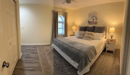 Down to the Wire, Cozy 2-bedroom condo with WiFi and AC in welcoming Auburn Отели рядом с достопримечательностью «Парк штата Чевакла»