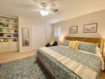 Three Bedroom ~ 8 Mins to A&M ~ Quiet Neighborhood Hotels near Walmart Supercenter