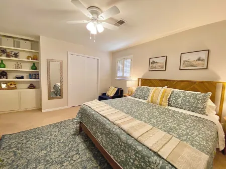 Three Bedroom ~ 8 Mins to A&M ~ Quiet Neighborhood Отели в г. Брайан