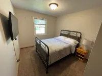 Quiet 3-Bedroom Home with Modern Amenities Family & Pet Friendly 위스콘신 대학 - 스타우트 주변 호텔