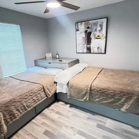 Charming 3-bedroom 2 bathroom  house in Terrell with WiFi and AC