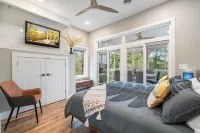 Luxury 7-bdr Mountain Top Home w/HotTub & GameRoom & Fireplace- Few Steps to SKI