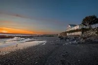 Black Sands Inn