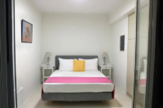 Vivian Art Apartments