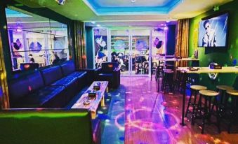 Popeyes Hostel Patong