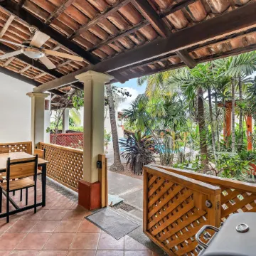 Colorful & Private 2-Bedroom Condo Just a Short Walk from the Beach