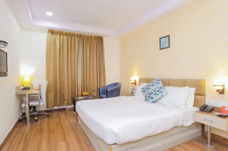 Hyphen Grand Hotel Отели рядом с достопримечательностью «Piran Kaliyar Sharif»