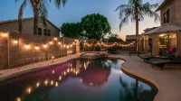 Massive 5 Bdrm Getaway WPool, Hot Tub, Game Room - Pools