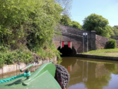 คานาล โคฟ รีทรีต ใน สโตน