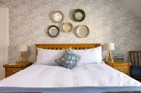 Fisherman's Rest - seaside getaway - beaches - golf - 5 mins walk to sea โรงแรมใน