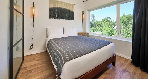 Two-bedroom suite, Mt Hood views, downtown White Salmon, suite 30