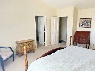 Emerald Isles-close to the beach