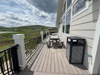 Private Hot Tub and P-Ball/B-Ball Court! Ideal Beach Access, and Golf Nearby!