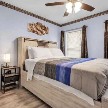 Charming 3-Br House in lovely Buffalo with AC, WiFi & Free Parking