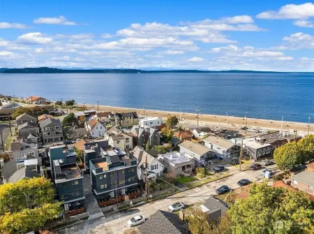 Luxurious Alki Beach Townhome: Steps to the Shore. Pet-Friendly! Отели рядом с достопримечательностью «Алки Пойнт Лайтхаус»