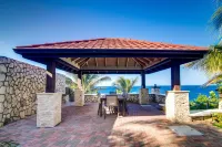 Luxury Oceanfront Villa in Tower Isle