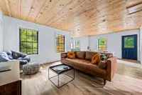 2bdrm Cabin 4 Gburg Pet Friendly Firepit Games Hotel di Sevier County