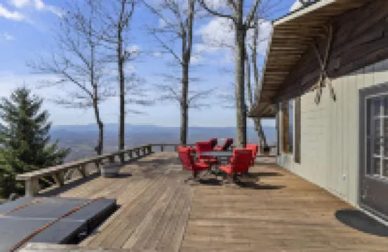 Secluded Cozy Cabin with Hot Tub