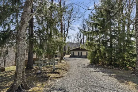 Secluded Cozy Cabin with Hot Tub