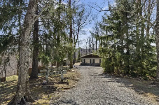 Secluded Cozy Cabin with Hot Tub