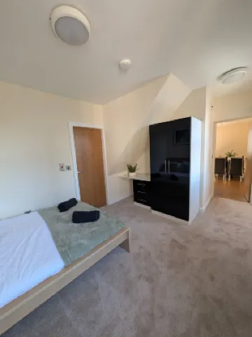 어퍼헤드 로우 아파트먼트