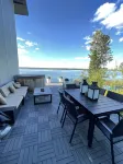 Romantic Family Lake front Cabin getaway 45 min W of Edmonton. 5 star cabin.