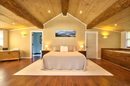 Unique Modern Log Home - Stunning Mountain Views, Designed for Comfort