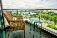 Top floor apartment W/ incredible city view!!