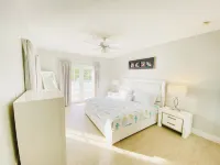 Paradise Awaits! 2-Bed Ocean Front Condo on Seven Mile Beach - Grand Cayman