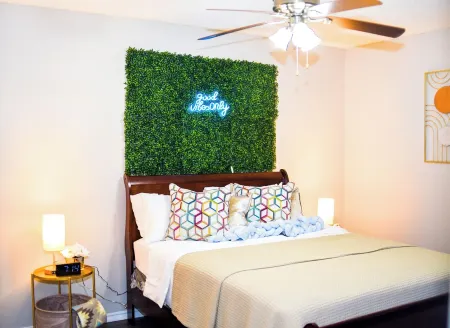 10 Mins Away Cowboy/Ranger Stadium 1b/1b