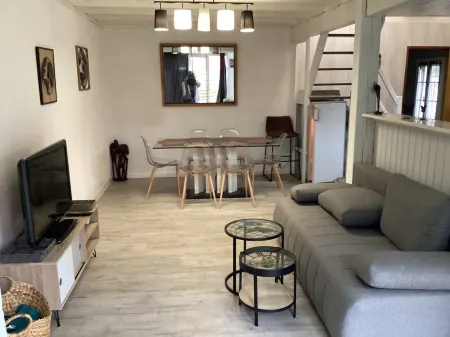 House for 4/6 people 5min drive from the beach Отели рядом с достопримечательностью «Парк атраксьон Марсейан пляж»