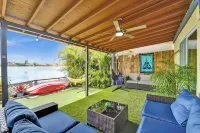 Lake view jacozi entire home Close tohard rock. 10 min from FLL and the beach.