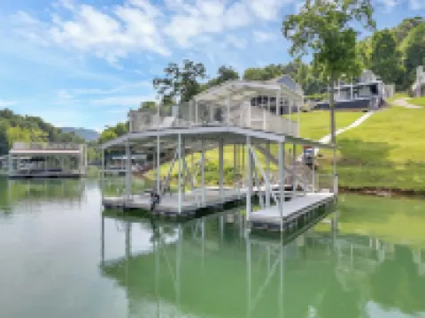 Mountain Lake Retreat w/ Concrete Walkway w/ Kayaks