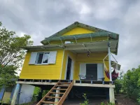 Cute & Cozy Caribbean Cabin on a farm. 酒店