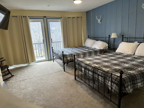 Family friendly townhouse minutes from Hunter Mountain!