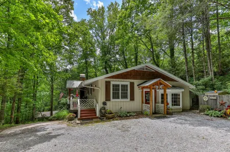 1 Level, 3 Master BRs, 4 BA, Covered Porch!