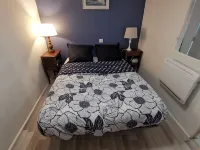 Attractive F2 souplex apartment with free PARKING, small garden and terrace Hotels in Melun