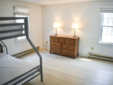 Experience Cape Cod Beaches: Charming 4-bedroom just a 10min stroll to the beach Hotels in Eastham