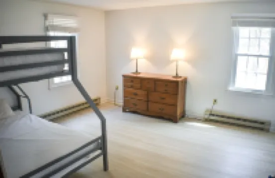 Experience Cape Cod Beaches: Charming 4-bedroom just a 10min stroll to the beach