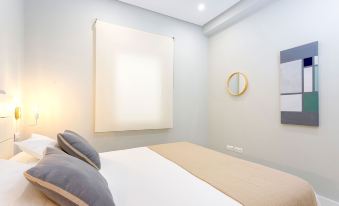 Bright 3 Bd Apartment in Front of Maestranza Bullring. Antonia Diaz II