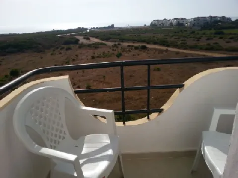 Apartment in Tangier, by the sea with swimming pool and garage. Hoteles cerca de Cuevas de Hércules